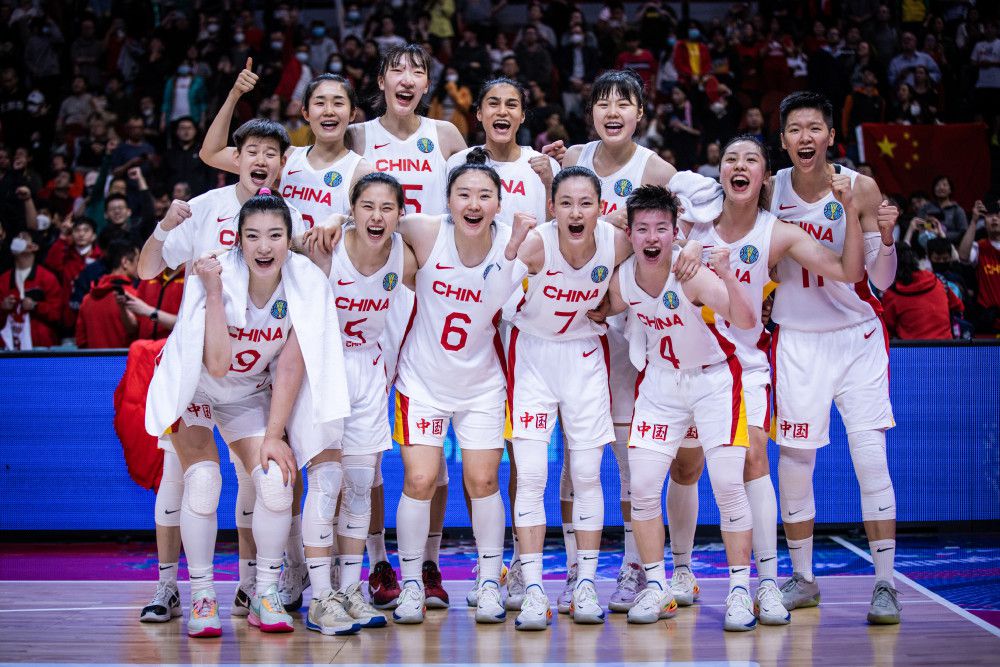但与此同时热刺也遭遇了大面积的伤病，他们可能会提前召回雷吉隆，尽管乌多吉已经站稳了左后卫的位置。
